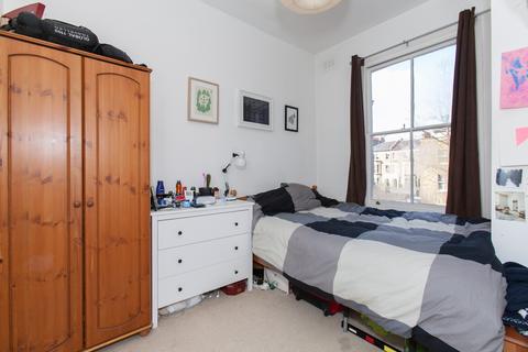 2 bedroom flat to rent, Kellett Road