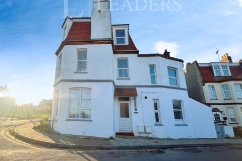 3 bedroom apartment to rent, New Pier Street, Walton-on-the-Naze