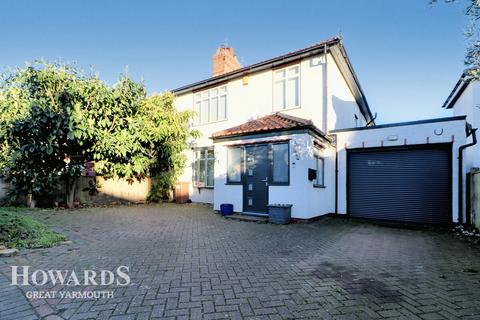 4 bedroom semi-detached house for sale, Balmoral Avenue, Great Yarmouth