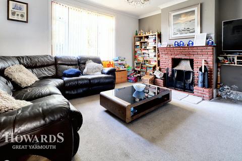 4 bedroom semi-detached house for sale, Balmoral Avenue, Great Yarmouth