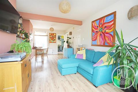 77 Blackheath Road, Lowestoft, NR33 7JF