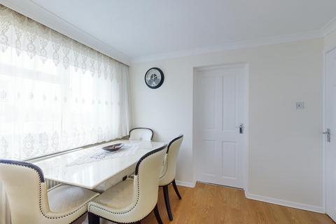 3 bedroom flat for sale, Walton Green, New Addington, Croydon