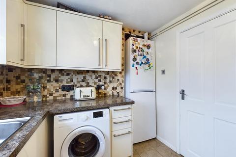 3 bedroom flat for sale, Walton Green, New Addington, Croydon