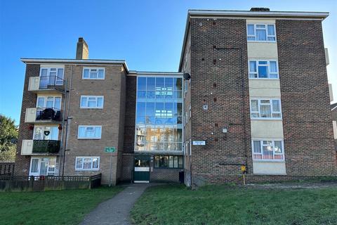 3 bedroom flat for sale, Walton Green, New Addington, Croydon