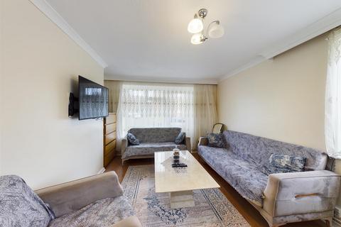 3 bedroom flat for sale, Walton Green, New Addington, Croydon