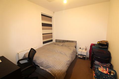 2 bedroom apartment to rent, Parkgate, Oakwood