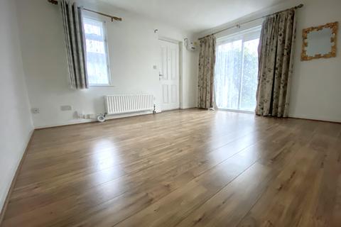 1 bedroom end of terrace house to rent, Houghton Close, Hampton TW12