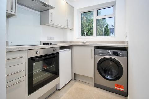 undefined, Tilgate, Crawley RH10