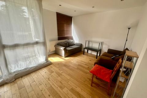 3 bedroom flat to rent, Willington Road, London SW9