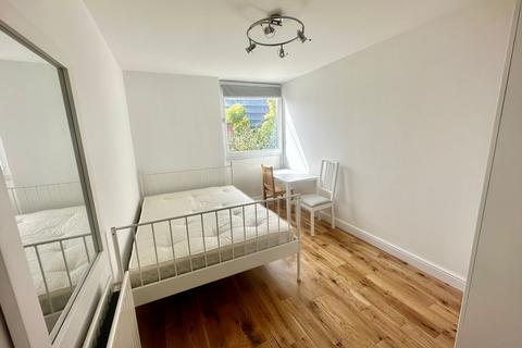 3 bedroom flat to rent, Willington Road, London SW9