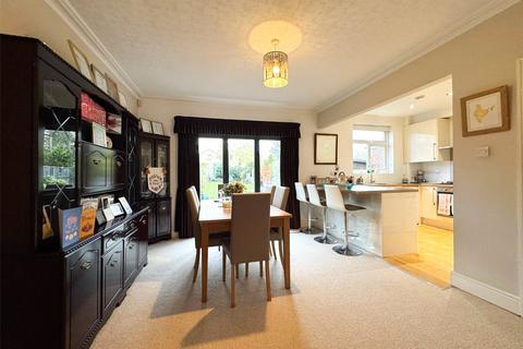 4 bedroom semi-detached house to rent, Pinner Park Avenue, Harrow, HA2