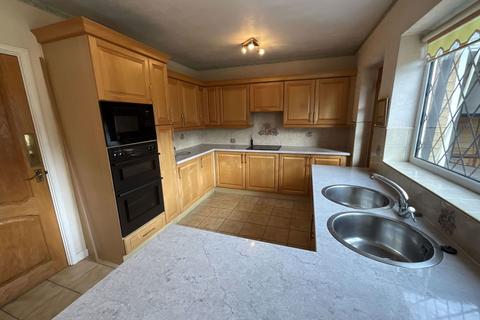 4 bedroom detached house for sale, Brackenfield Road, Halesowen B63