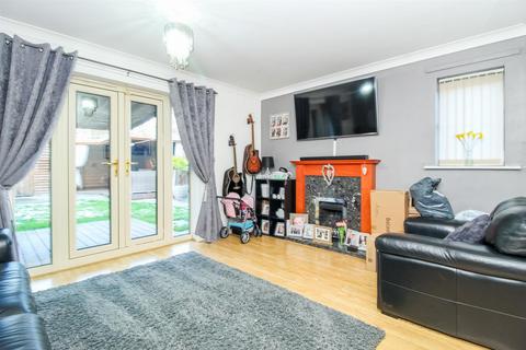 3 bedroom house for sale, Elliotsdale Street, Pontefract WF7