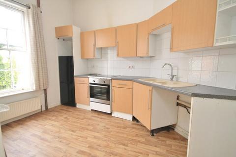 2 bedroom flat to rent, High Street, Bishops Waltham SO32