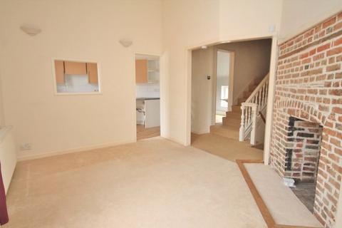 2 bedroom flat to rent, High Street, Bishops Waltham SO32