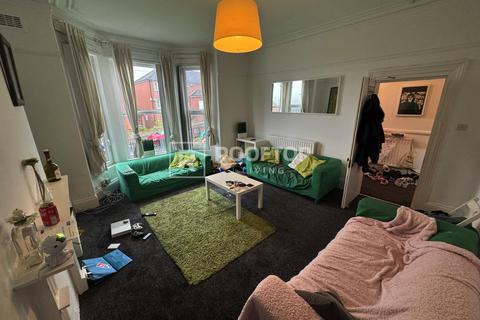8 bedroom house to rent, Consort Terrace, Leeds LS3
