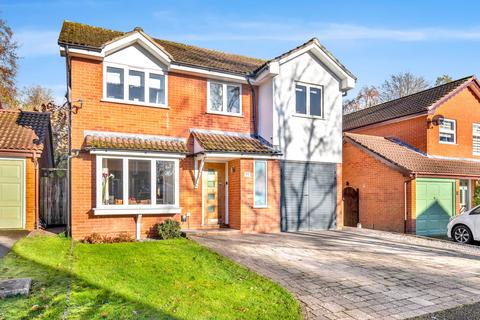 4 bedroom detached house for sale, Mallard Close, Haslemere, GU27