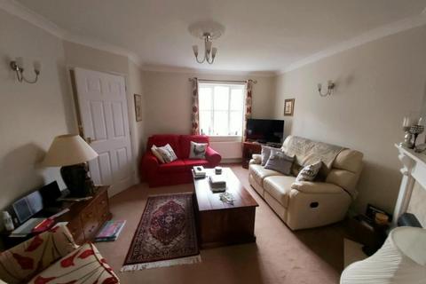 3 bedroom terraced house to rent, Violet Close, Bury St. Edmunds IP32