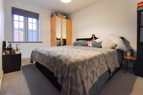 2 bedroom apartment for sale, Charteris Close, Aldershot GU11