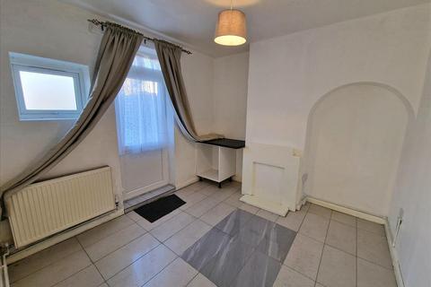 2 bedroom house for sale, Downham Way, Bromley, BR1