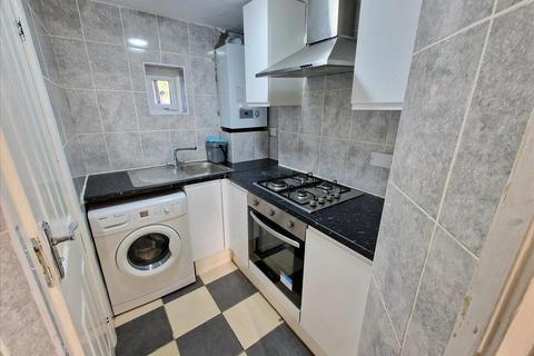 2 bedroom house for sale, Downham Way, Bromley, BR1