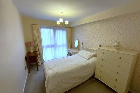 122 Apperley Way, Halesowen, B63 2XS