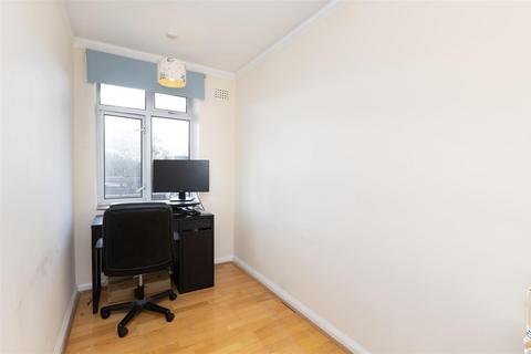 2 bedroom property for sale, Keswick Road, London