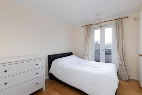 2 bedroom property for sale, Keswick Road, London