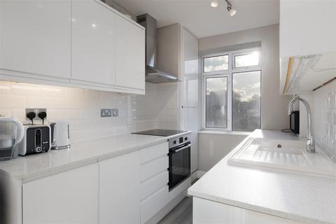 2 bedroom property for sale, Keswick Road, London