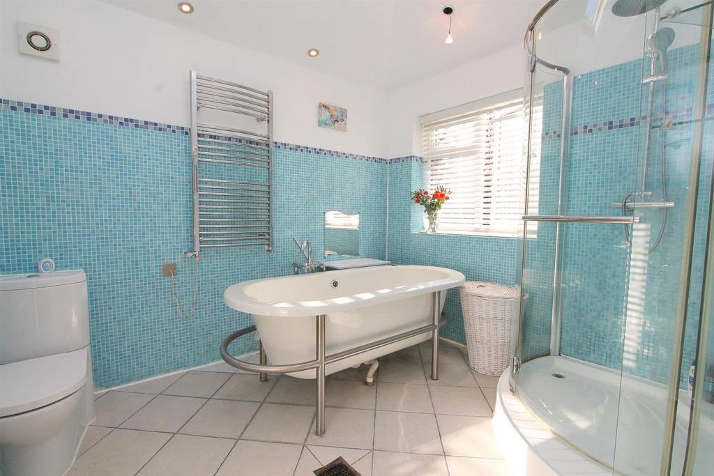 DOWNSTAIRS BATHROOM.jpg