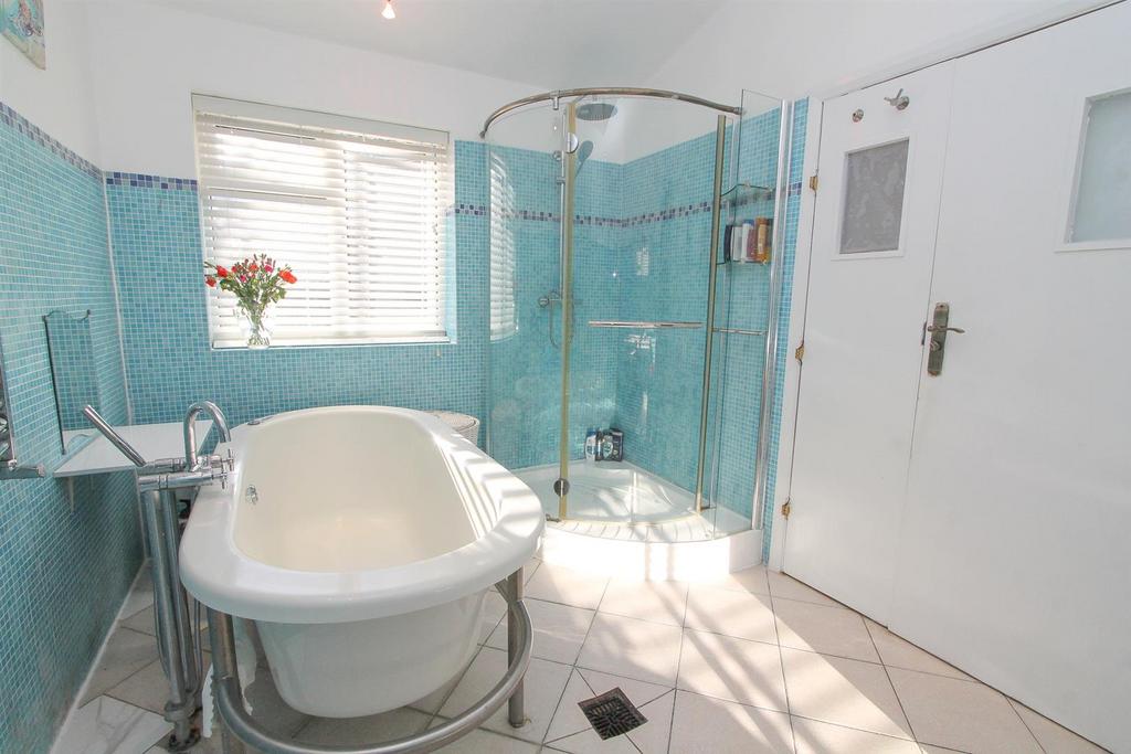 DOWNSTAIRS BATHROOM B.jpg