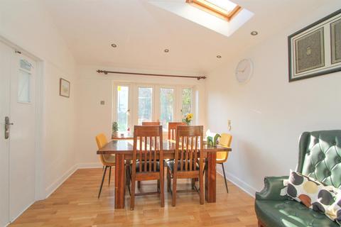 5 Willis Avenue, Sutton, SM2 5HS