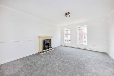 3 bedroom house to rent, Park Crescent, Twickenham TW2