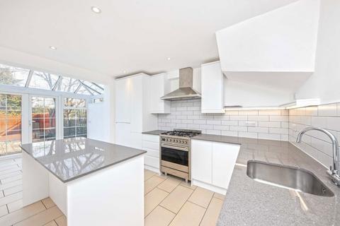 3 bedroom house to rent, Park Crescent, Twickenham TW2