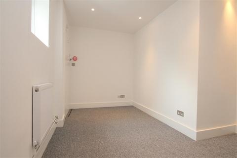 Studio to rent, Albany Road, Old Windsor SL4