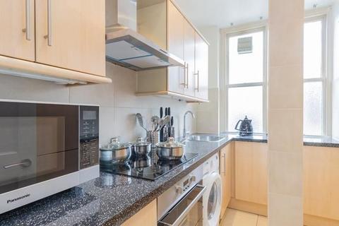 3 bedroom apartment to rent, Mayfair, London W1J