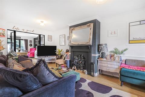 4 Worcester Close, Istead Rise, Gravesend, DA13 9LB