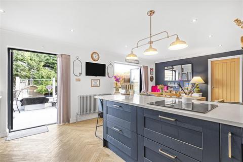 4 Worcester Close, Istead Rise, Gravesend, DA13 9LB