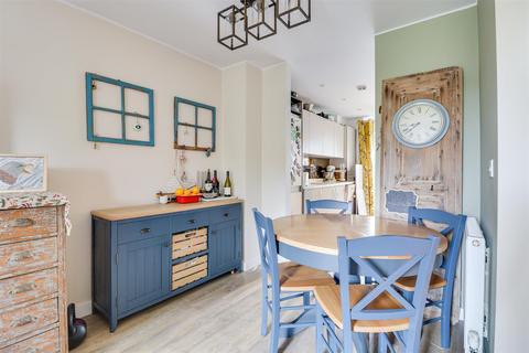 14 Brookside Crescent, Westcliff-on-sea, SS0 0EL