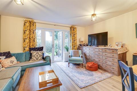 14 Brookside Crescent, Westcliff-on-sea, SS0 0EL
