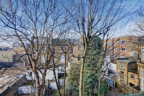 2 bedroom flat for sale, Shepherds Bush Road, Hammersmith W6 7PJ