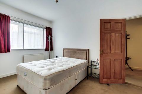 2 bedroom flat for sale, Shepherds Bush Road, Hammersmith W6 7PJ