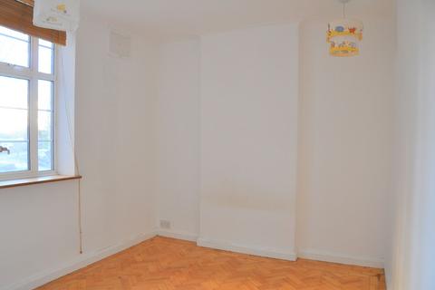 2 bedroom flat to rent, Colney Hatch Lane, London N10