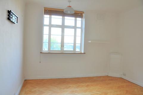 2 bedroom flat to rent, Colney Hatch Lane, London N10