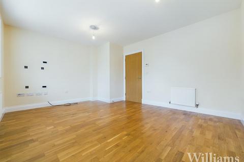 4 bedroom end of terrace house to rent, Pershore Way, Aylesbury HP18