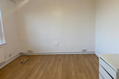 3 bedroom flat to rent, Clapton Common, E5