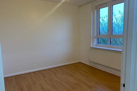 3 bedroom flat to rent, Clapton Common, E5