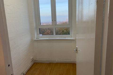 3 bedroom flat to rent, Clapton Common, E5