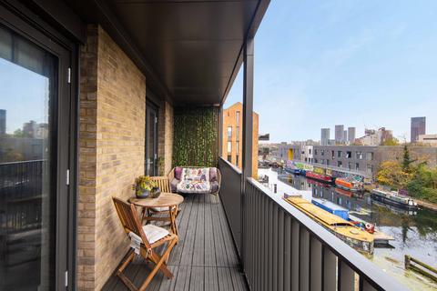 2 bedroom apartment for sale, Skippers Yard, London, E3