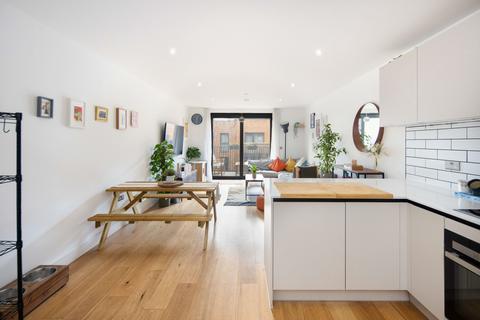 2 bedroom apartment for sale, Skippers Yard, London, E3